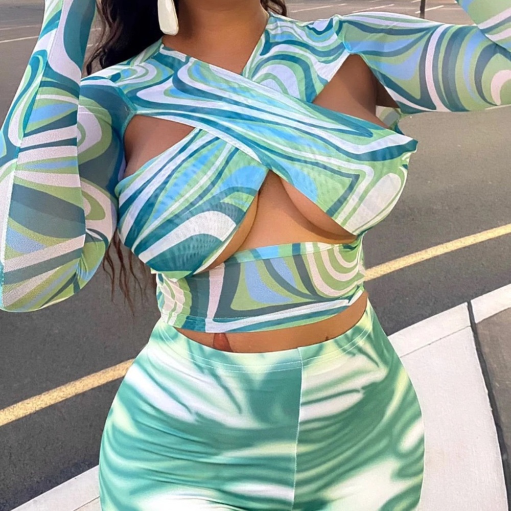 2 piece set for sale brand new very stretchy material leggings fit up to large